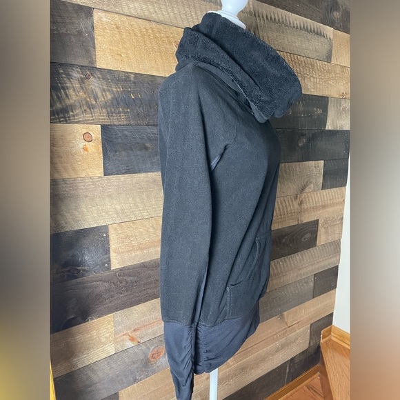 Lululemon Don't Hurry Be Happy Pullover Black, Size 4 - Picture 5 of 15